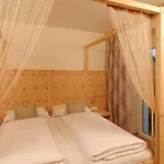 Tauernstern מלון